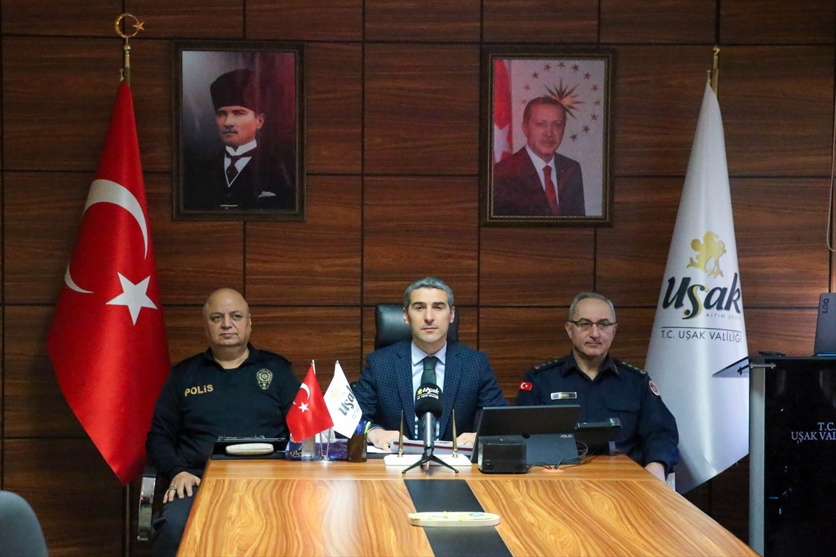 Uşak Valisi Naci Aktaş başkanlığında Uşak Valiliği Toplantı Salonu'nda Güvenlik ve Asayiş...