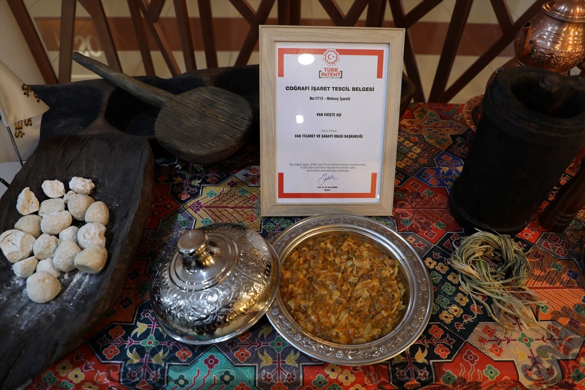 Van'ın yöresel yemeklerinden erişte aşı, acem köftesi, Van tavası ve helise, coğrafi tescil...