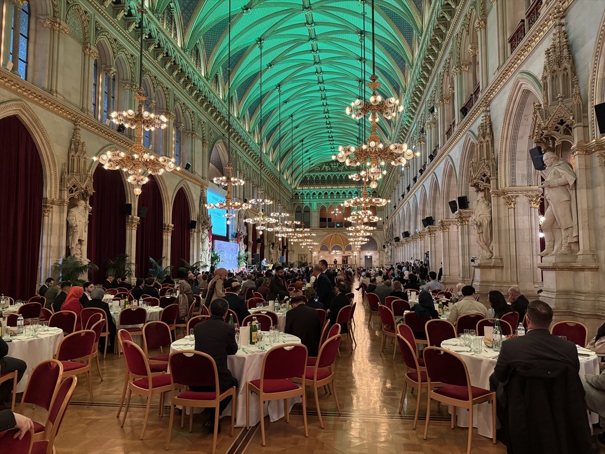 Viyana Belediyesi ve Avusturya İslam Cemaati (İGGÖ) tarafından tarihi Viyana Belediye Sarayı’nın...