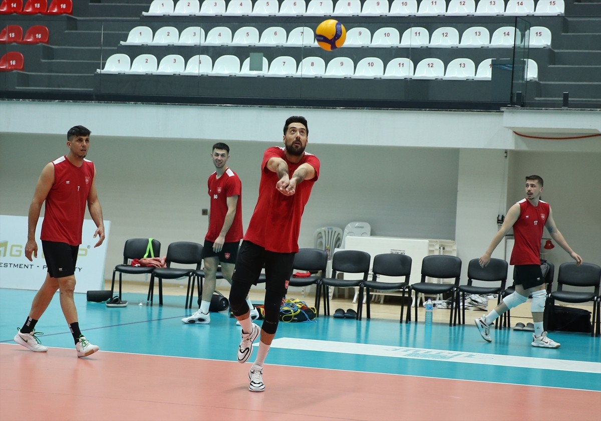 Voleybol Efeler Ligi'nde ikinci sezonunda play-offlara kalan On Hotels Alanya Belediyespor...