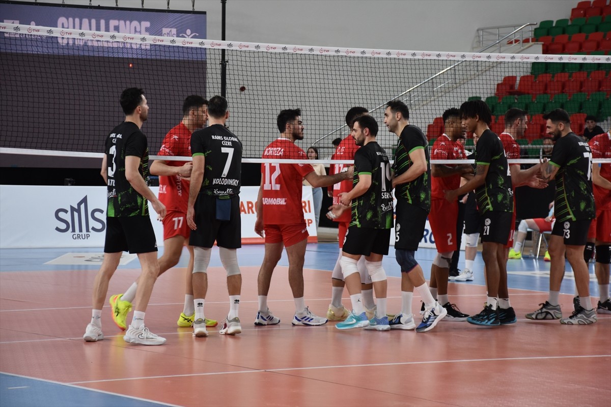 Voleybol SMS Grup Efeler Ligi'nin 26. hafta mücadelesinde, Rams Global Cizre Belediyespor, Cizre...
