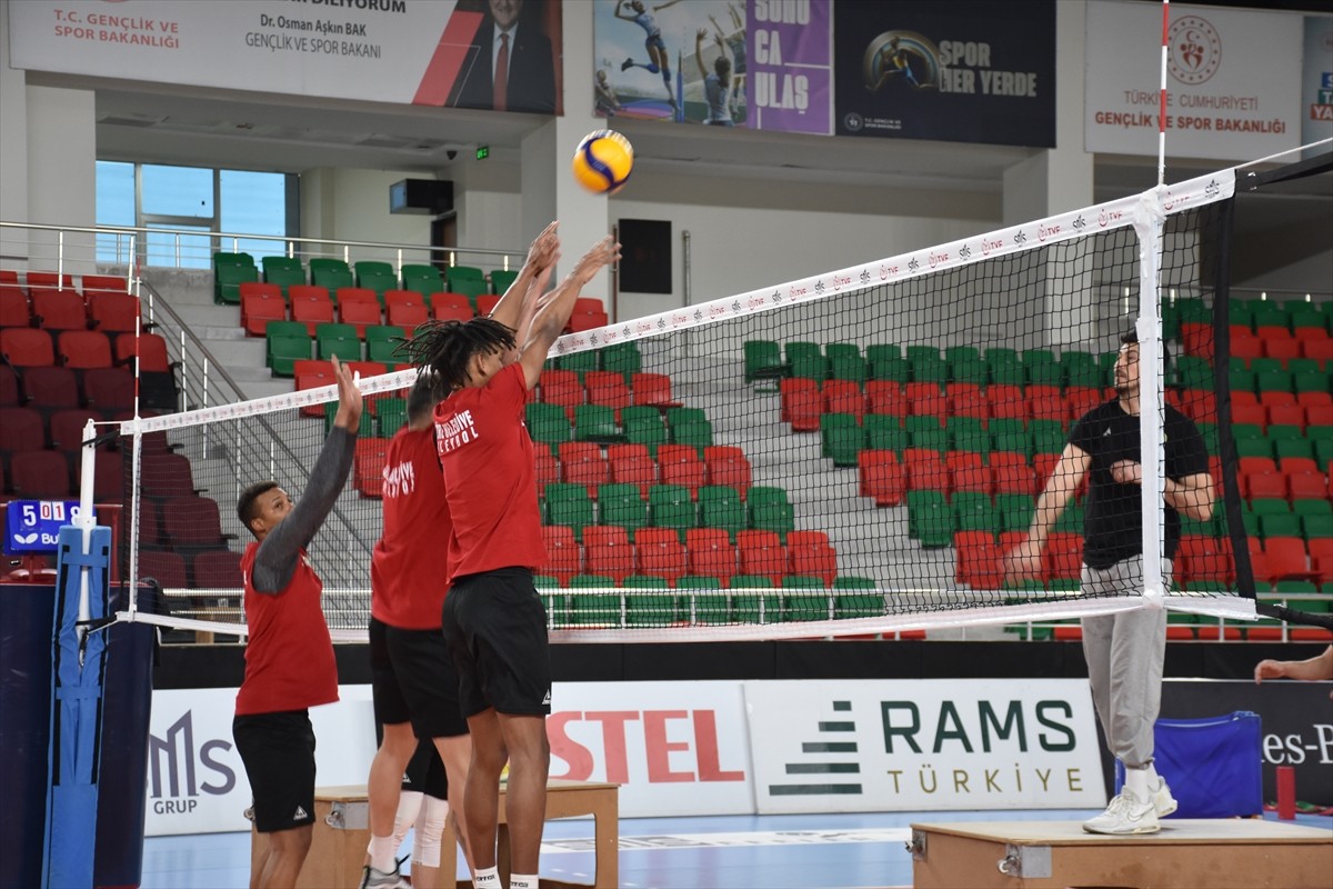 Voleybol SMS Grup Efeler Ligi ekiplerinden Rams Global Cizre Belediyespor, ligin 25. haftasında...