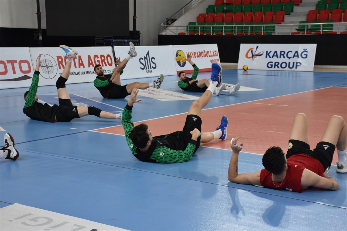Voleybol SMS Grup Efeler Ligi ekiplerinden Rams Global Cizre Belediyespor, ligin 25. haftasında...