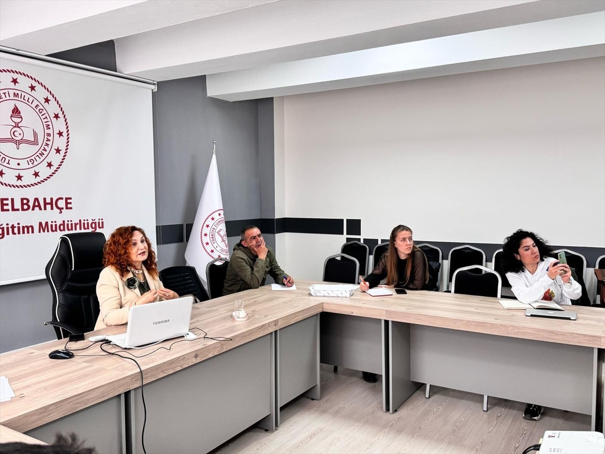 Yeşilay İzmir Şubesi ve Güzelbahçe İlçe Milli Eğitim Müdürlüğü işbirliğinde, oyun bağımlılığına...