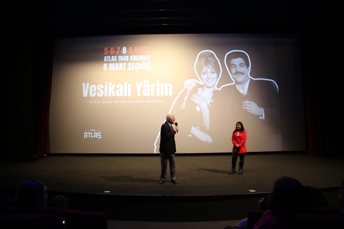 Yeşilçam'ın unutulmaz filmlerinden Ömer Lütfi Akad'ın yönettiği 1968 yapımı "Vesikalı Yarim"...