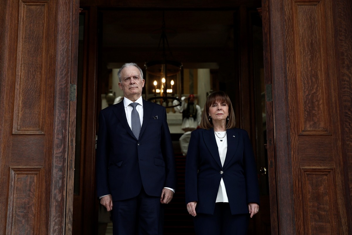 Yunanistan'ın yeni Cumhurbaşkanı Konstantinos Tasulas yemin ederek göreve başladı. Yunanistan...