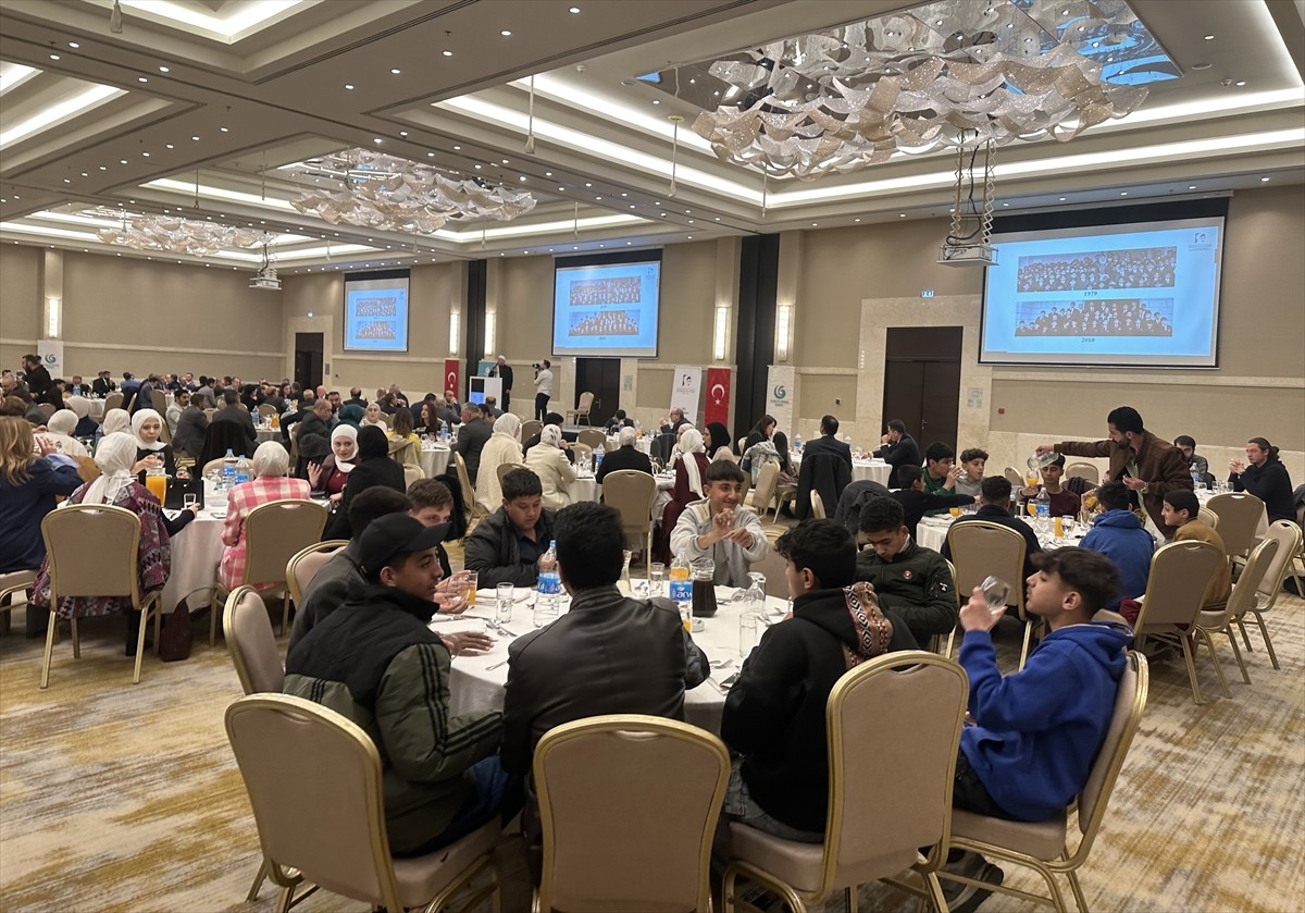 Yunus Emre Enstitüsü (YEE), Ürdün’ün başkenti Amman’da yetim çocuklar icin “Sevgi Sofrası” temalı...