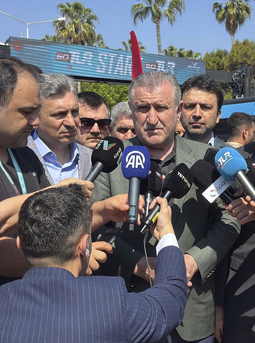 60. Cumhurbaşkanlığı Türkiye Bisiklet Turu'nun (TUR 2025) startı, Gençlik ve Spor Bakanı Osman...