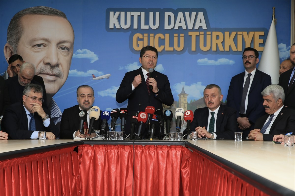 Adalet Bakanı Yılmaz Tunç, Kocaeli Adliyesinde ziyarette bulundu.