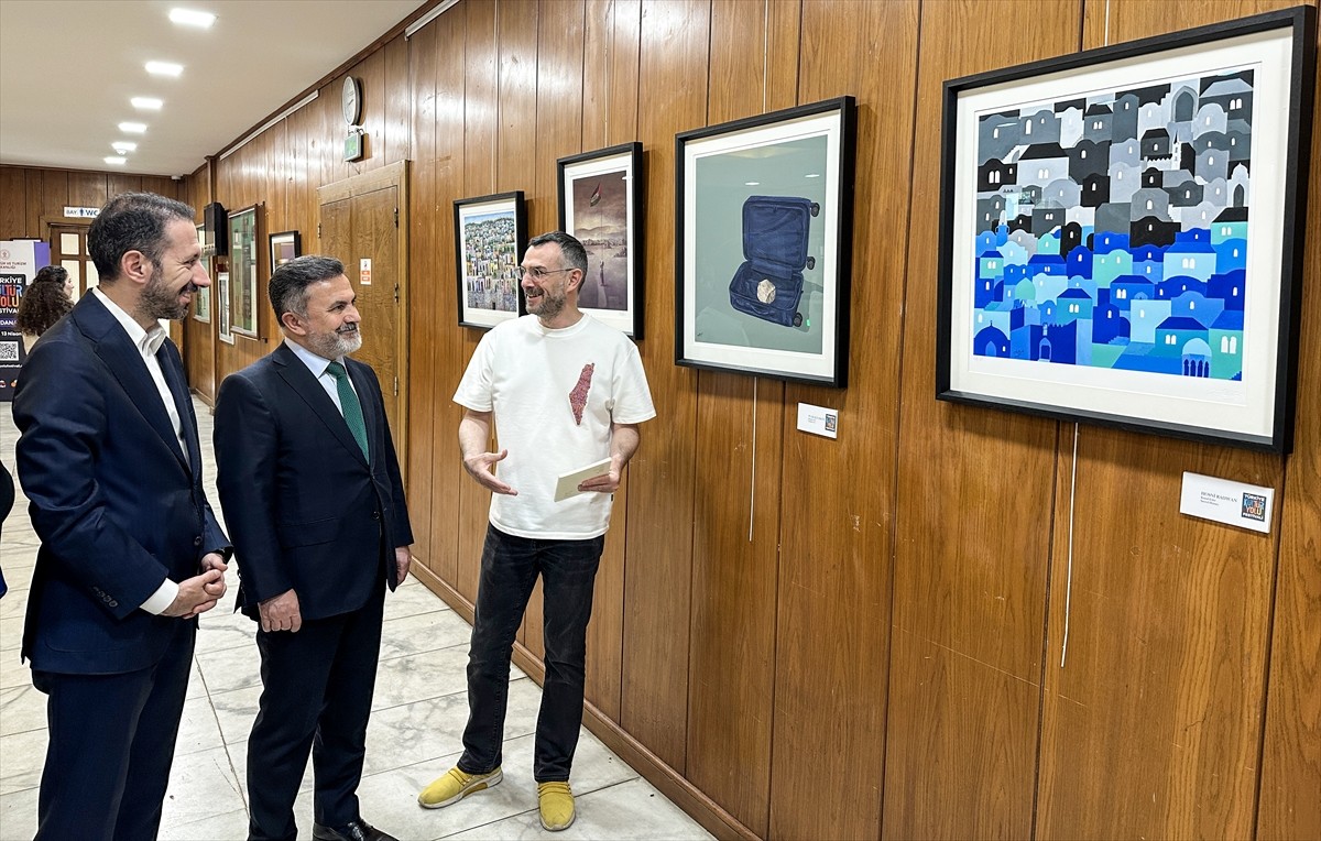 Adana'da "Türkiye Kültür Yolu Festivali" kapsamında açılan ve 15 Filistinli sanatçının...