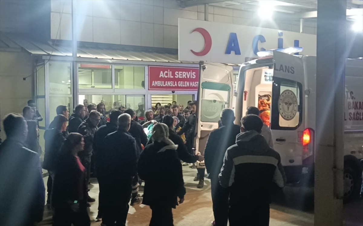 Adana'nın Kozan ilçesinde çıkan silahlı kavgada bir kişi ağır yaralandı. Yaralı, sağlık...