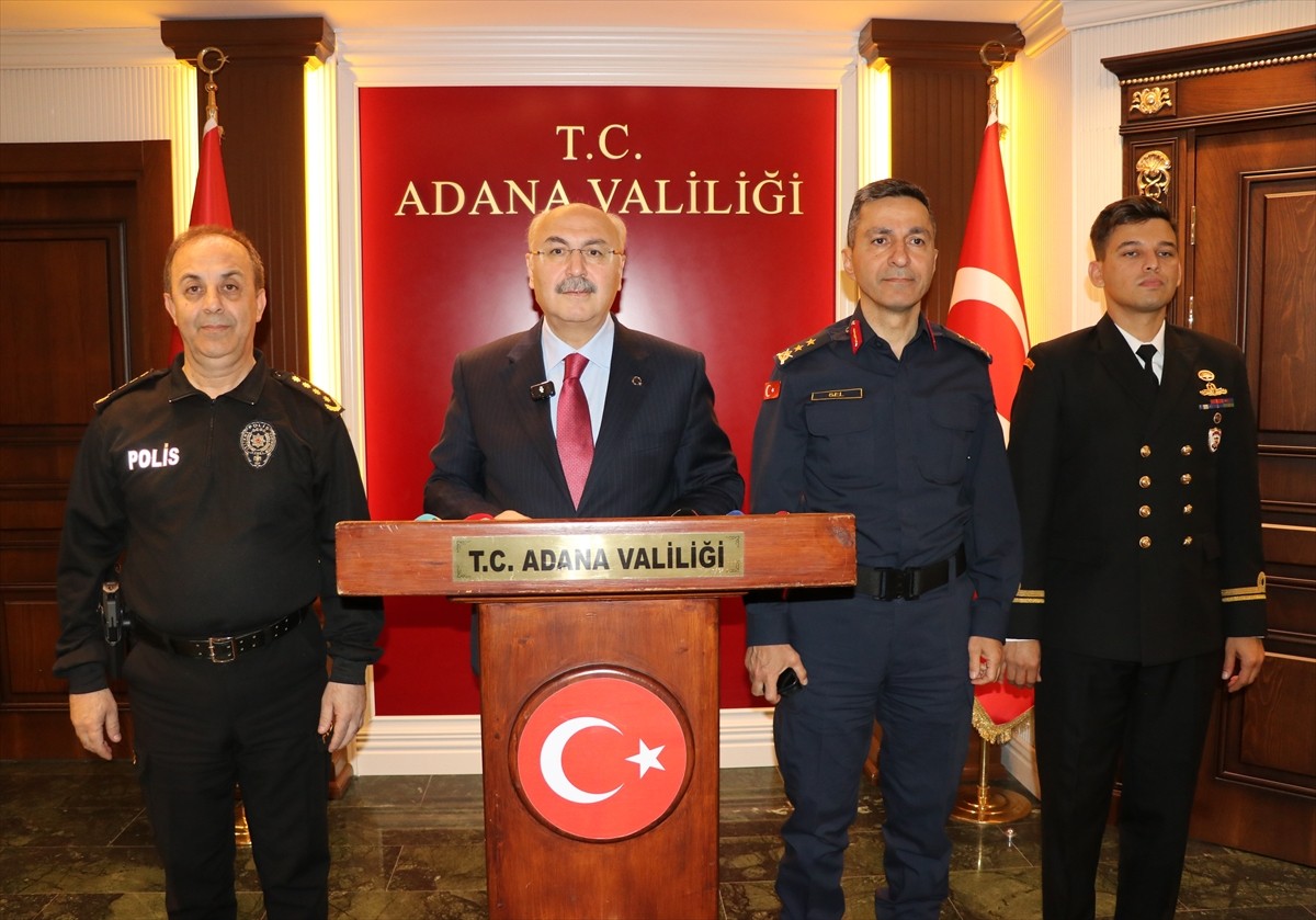 Adana Valisi Yavuz Selim Köşger, Valilikte düzenlenen "Asayiş ve Güvenlik Değerlendirme...