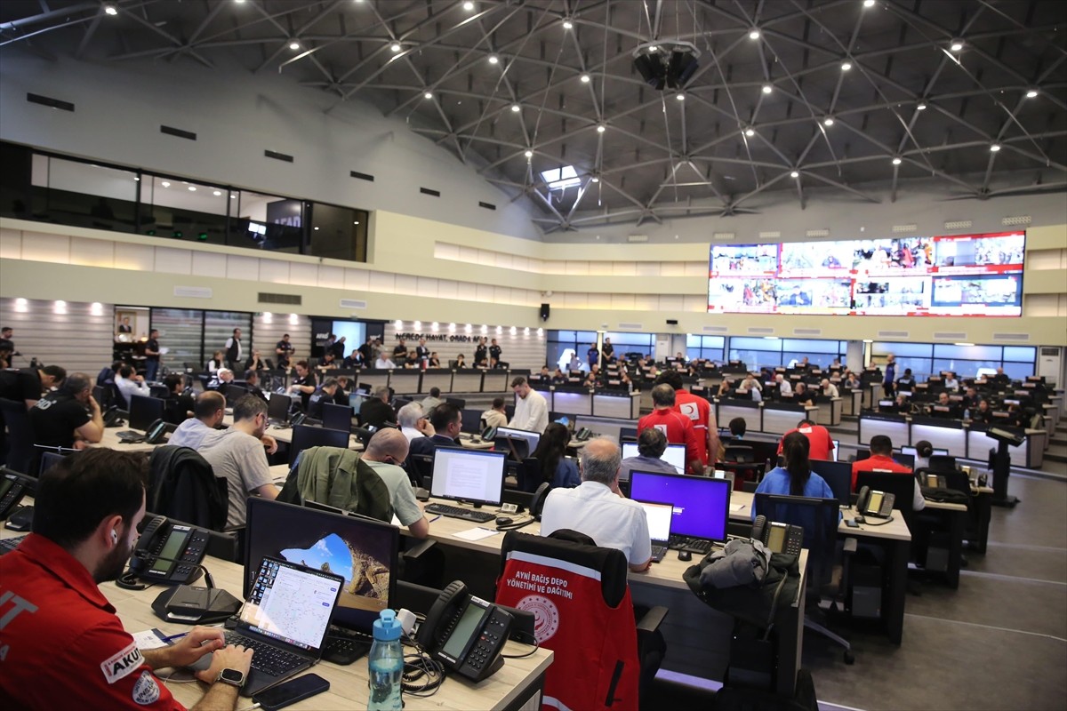 Afet ve Acil Durum Yönetimi Başkanlığı (AFAD), İstanbul'da meydana gelen depremlerin ardından...