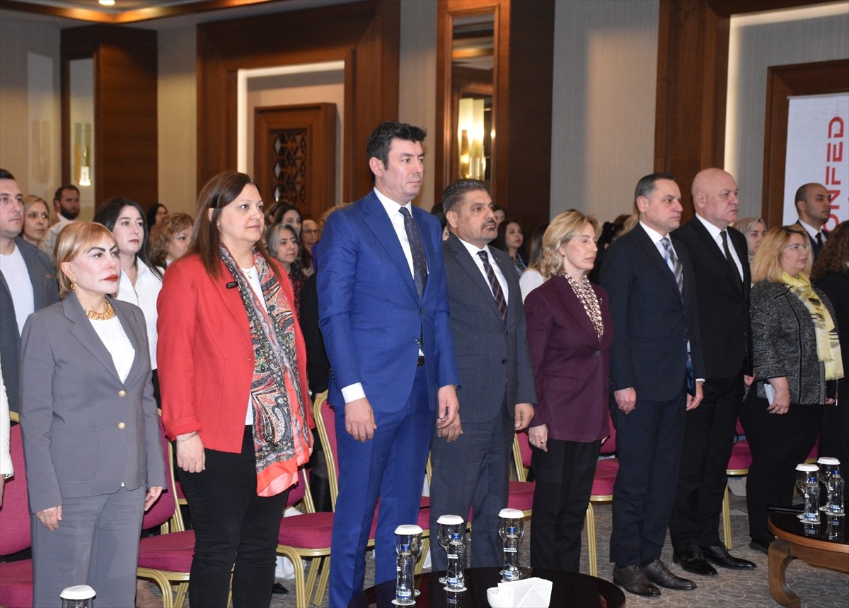 Afyonkarahisar'da bir otelde, "Girişimde Kadın Gücü" programı düzenlendi. Türk İş Dünyası...