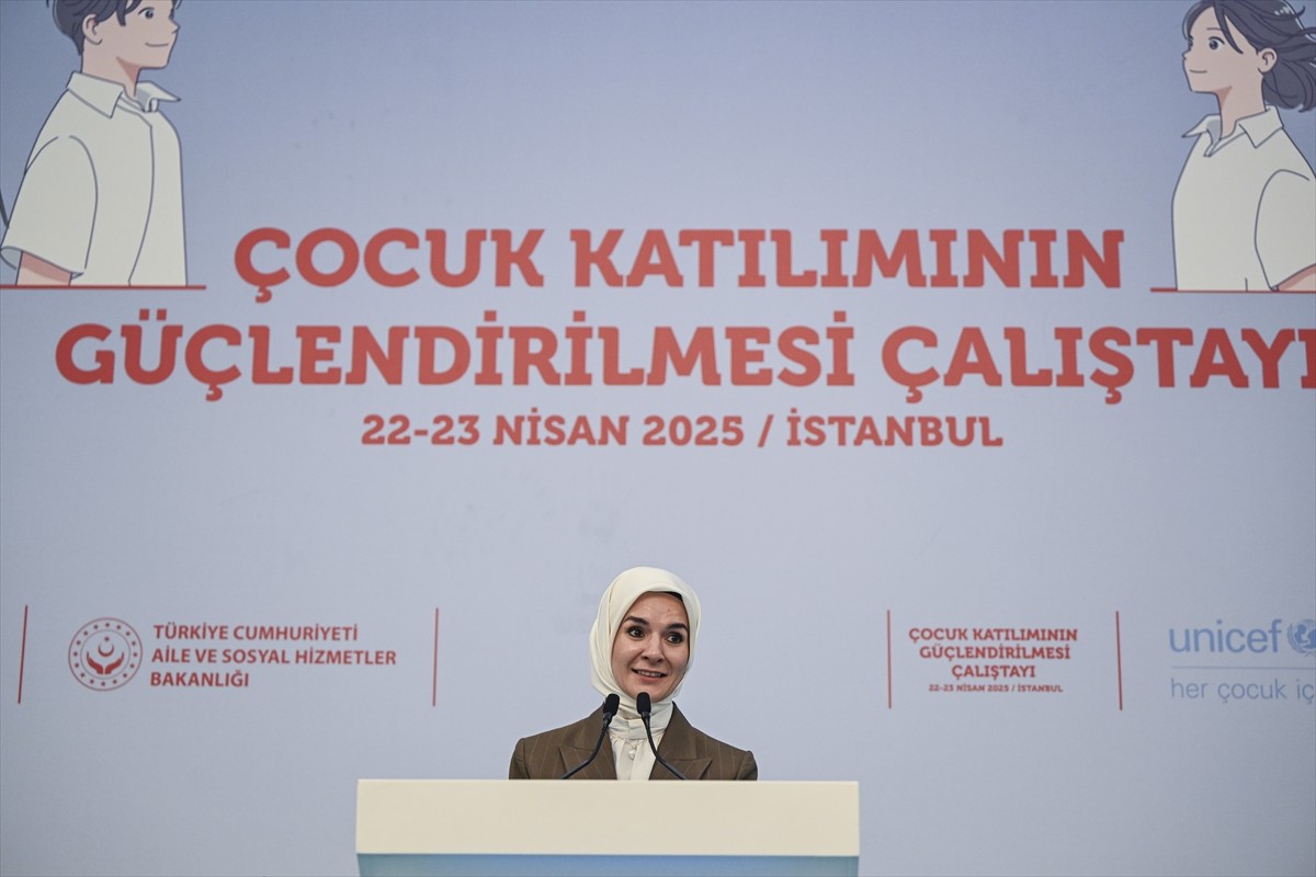 Aile ve Sosyal Hizmetler Bakanı Mahinur Özdemir Göktaş, İstanbul'da bir otelde düzenlenen "Çocuk...