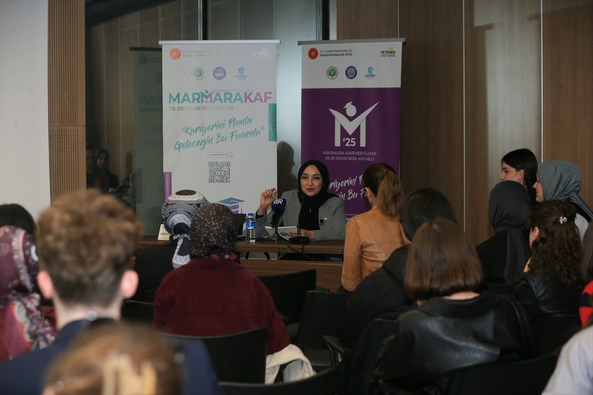 Anadolu Ajansı (AA), Kocaeli Üniversitesi (KOÜ) ev sahipliğinde düzenlenen Marmara Kariyer...