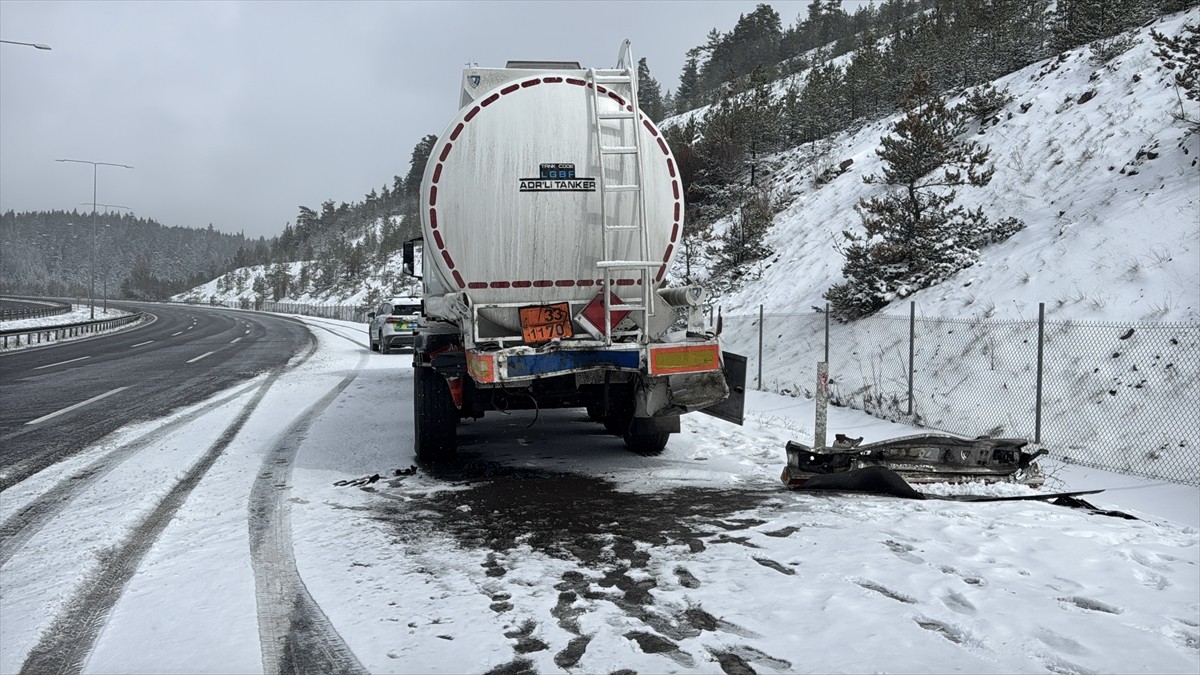 Anadolu Otoyolu'nun Ankara kesiminde koruma aracının karıştığı trafik kazasında polis memuru...