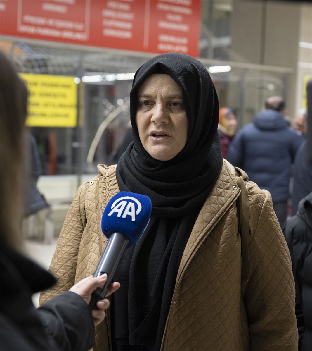 Ankara'nın Etimesgut ilçesinde öğretmeniyle bir alışveriş merkezindeki oyun alanına giden 7...