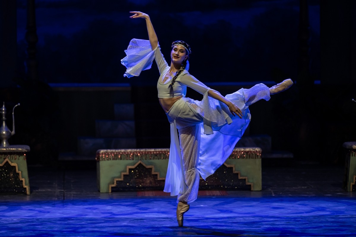 Ankara Devlet Opera ve Balesi (ADOB), librettosunu Cumhuriyet'in ilk kuşak sanatçılarından Ekrem...