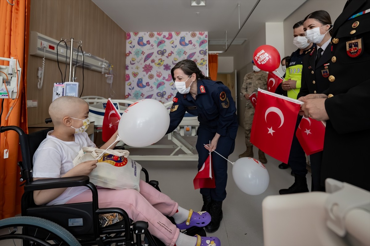 Ankara İl Jandarma Komutanlığı ekipleri, 23 Nisan Ulusal Egemenlik ve Çocuk Bayramı dolayısıyla...