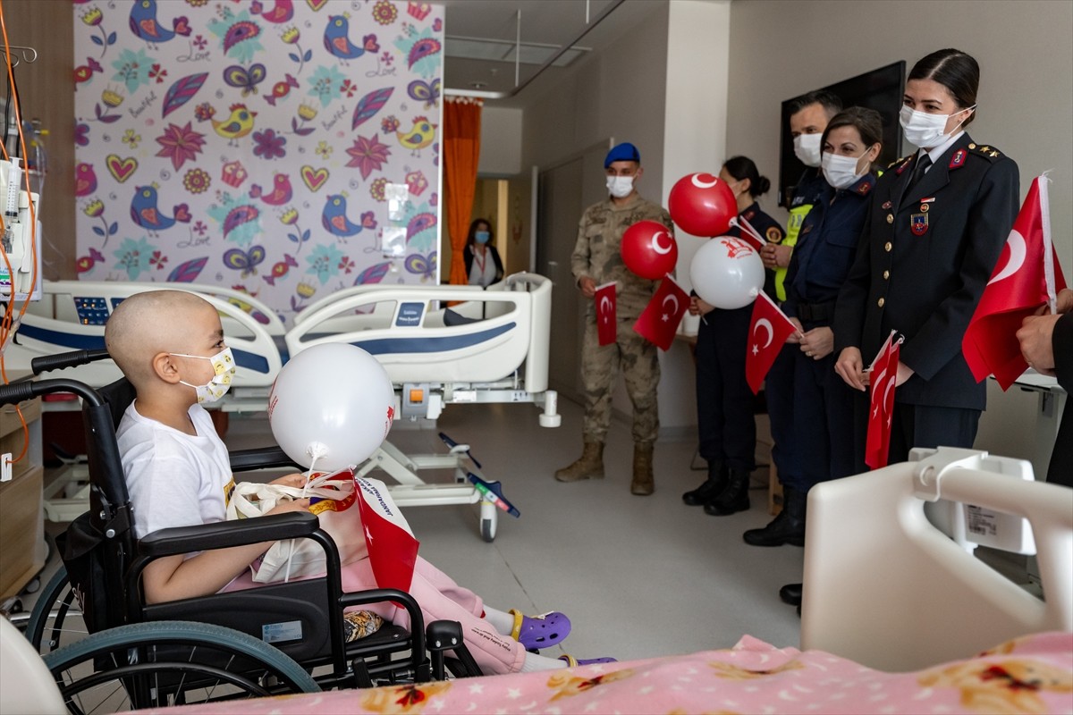 Ankara İl Jandarma Komutanlığı ekipleri, 23 Nisan Ulusal Egemenlik ve Çocuk Bayramı dolayısıyla...