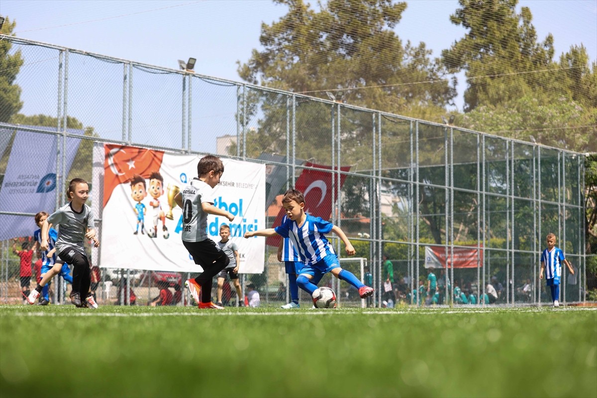 Antalya'da 23 Nisan Ulusal Egemenlik ve Çocuk Bayramı etkinlikleri kapsamında, bıçaklı saldırı...