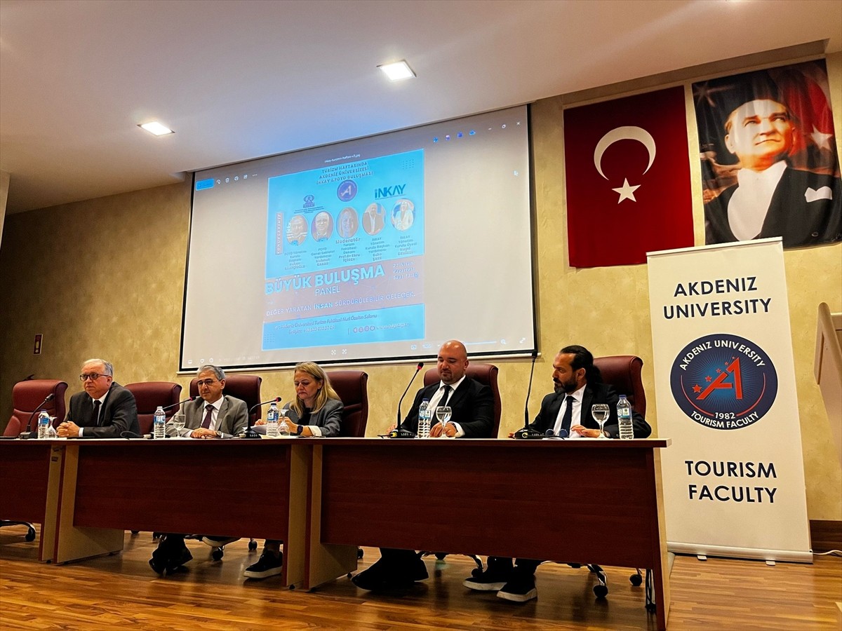 Antalya'da her yıl milyonlarca misafiri konuk eden turizm sektörü, istihdamı artırmak amacıyla...