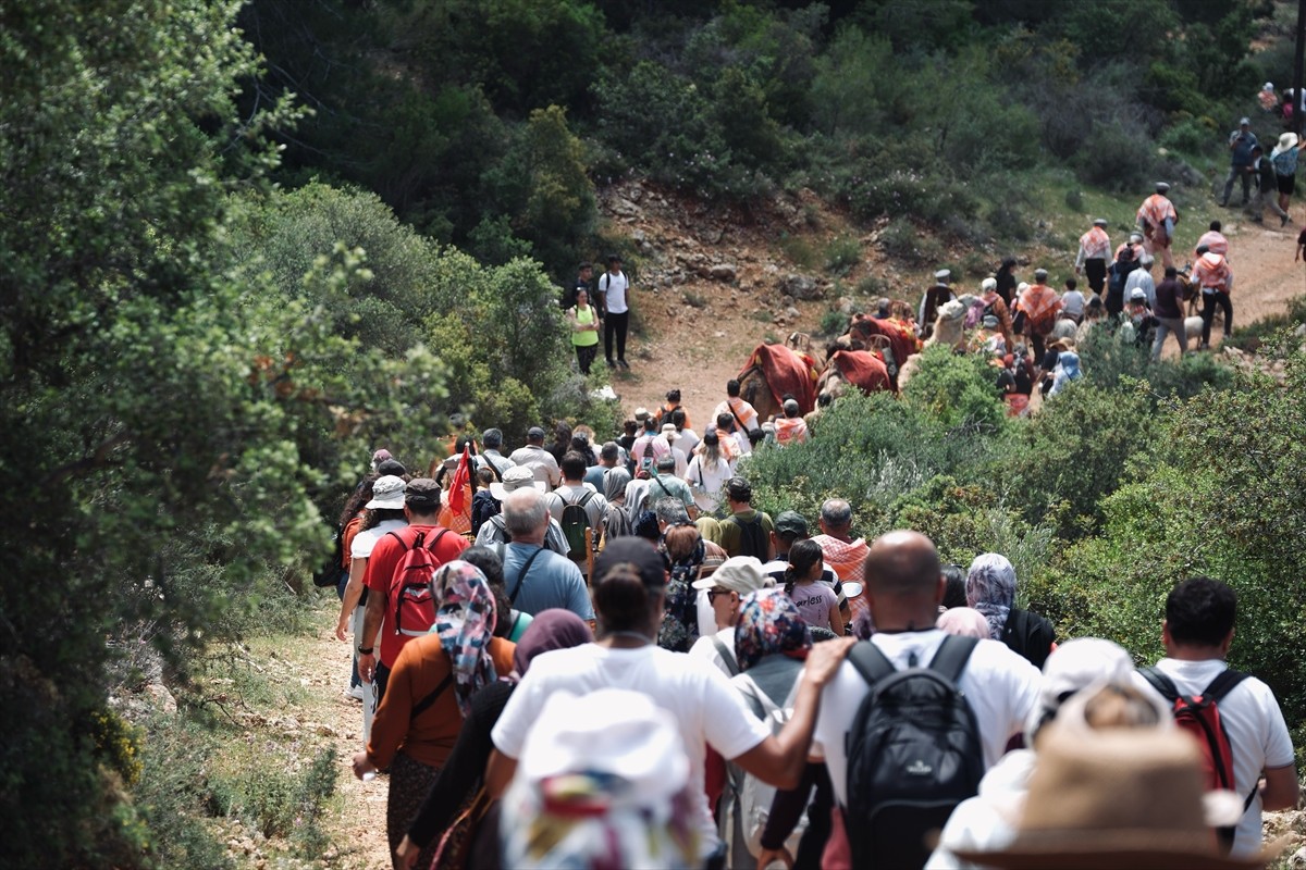 Antalya'nın Kaş ilçesinde "Likya Su Yolu Yürüyüşü ve Patara Yörük Göçü" etkinliği yapıldı....