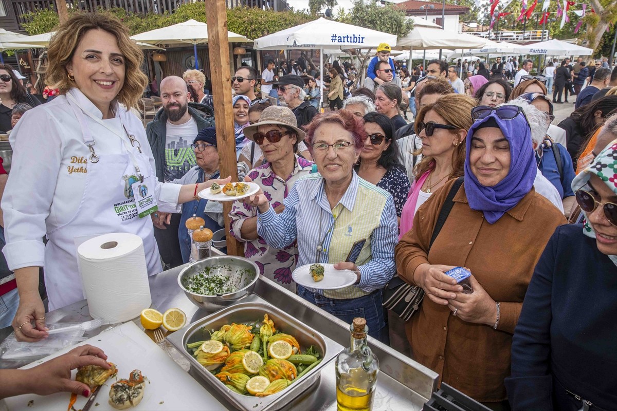 Antalya'nın Manavgat ilçesinde düzenlenen Uluslararası Manavgat "Girit'ten Side'ye Kültür ve...