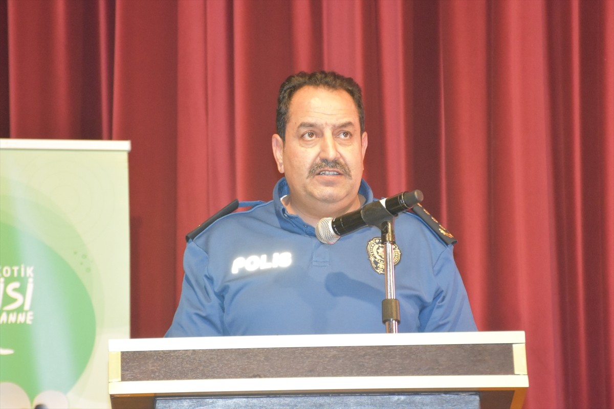 Antalya Emniyet Müdürlüğü tarafından Erdem Beyazıt Kültür Merkezi'nde "En İyi Narkotik Polisi:...