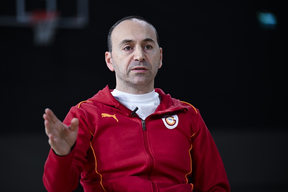 Antrenörlük kariyerinde Anadolu Efes'te THY Avrupa Ligi, Galatasaray'da BKT Avrupa Kupası ve...