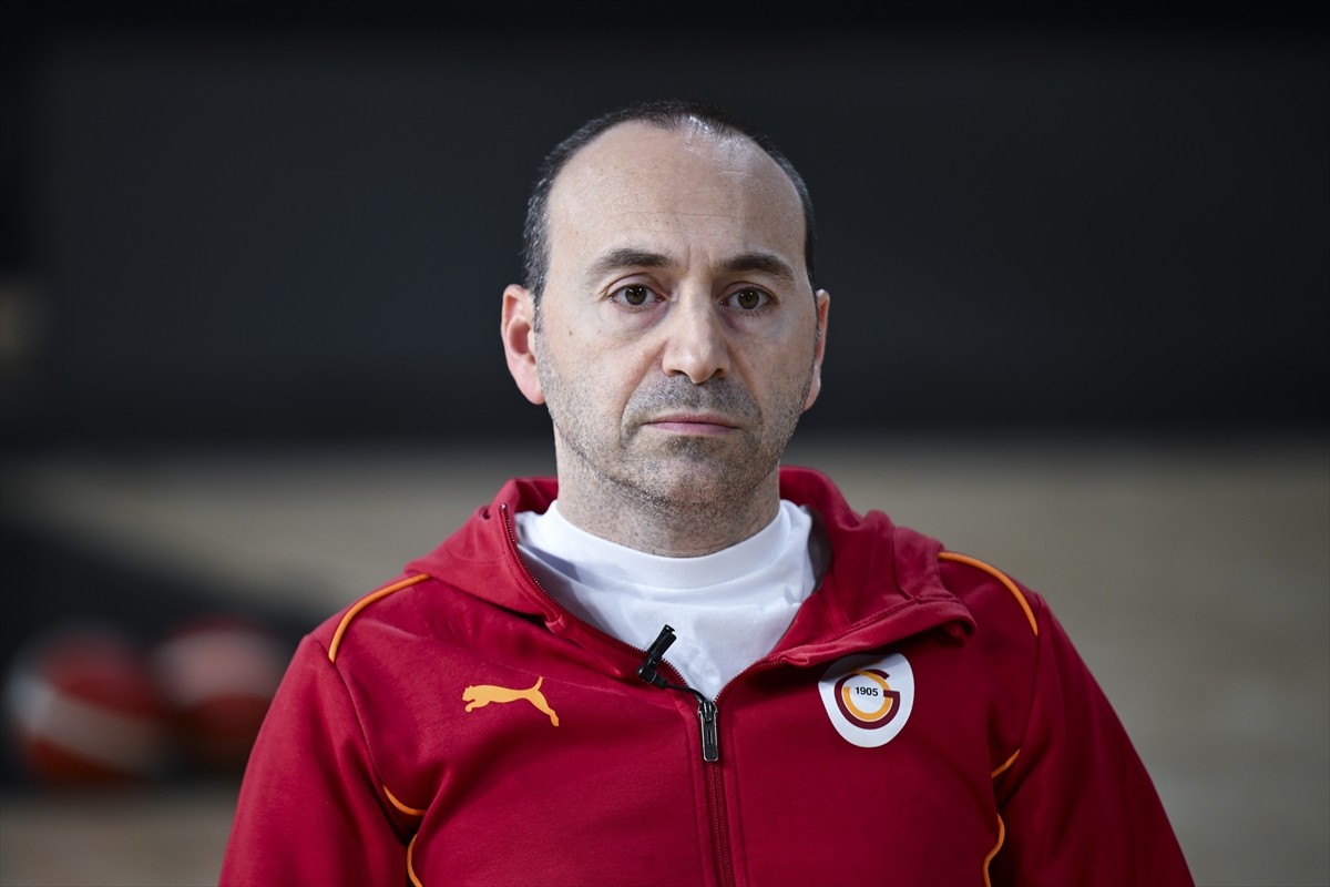 Antrenörlük kariyerinde Anadolu Efes'te THY Avrupa Ligi, Galatasaray'da BKT Avrupa Kupası ve...