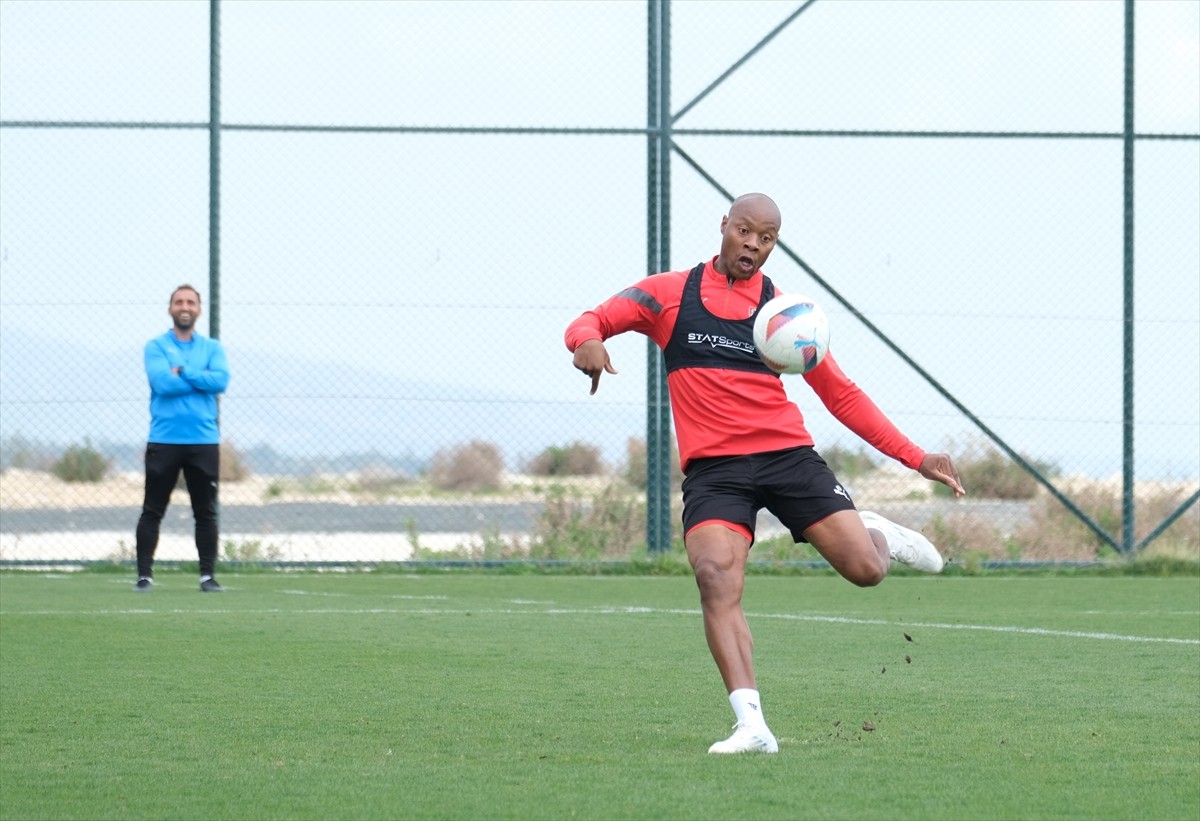 Atakaş Hatayspor, Trendyol Süper Lig'in 30. haftasında sahasında ikas Eyüpspor ile oynayacağı...