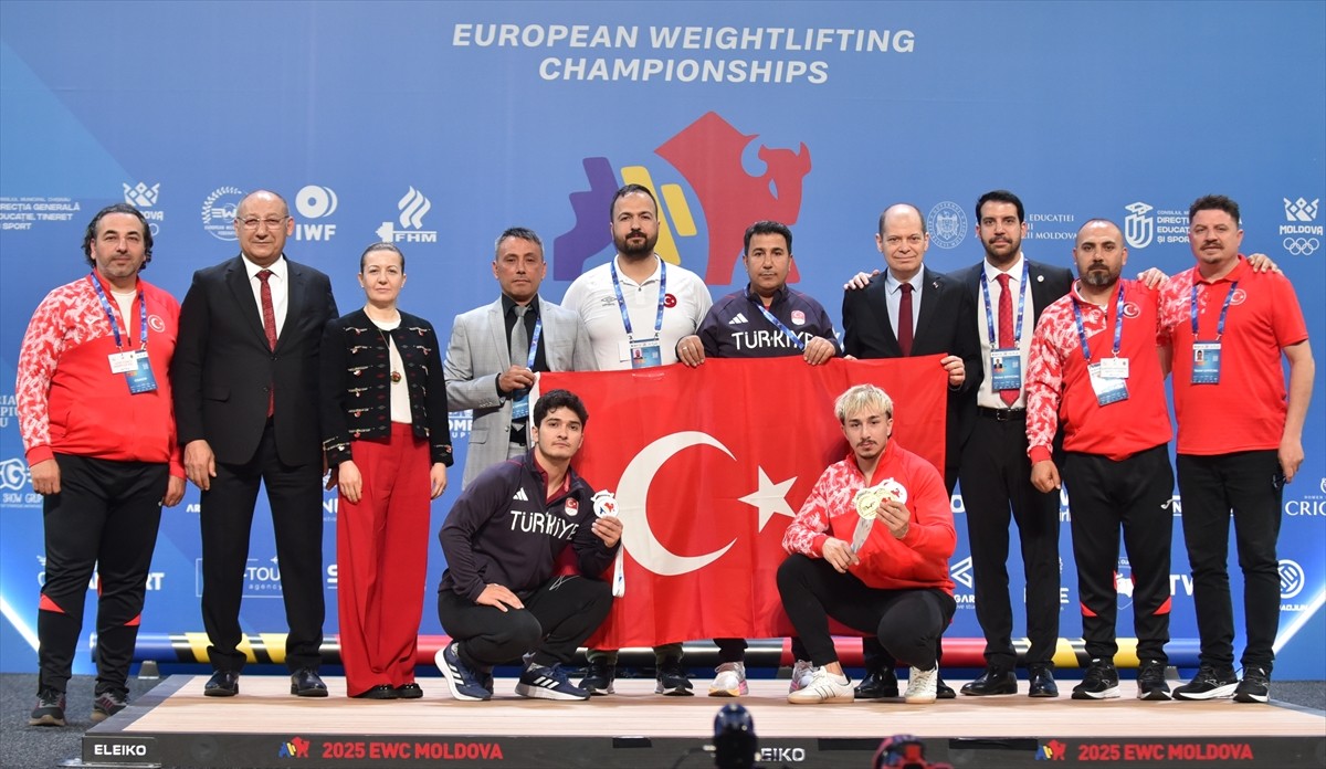 Avrupa Halter Şampiyonası'nda erkekler 73 kiloda mücadele eden milli sporculardan Yusuf Fehmi Genç...