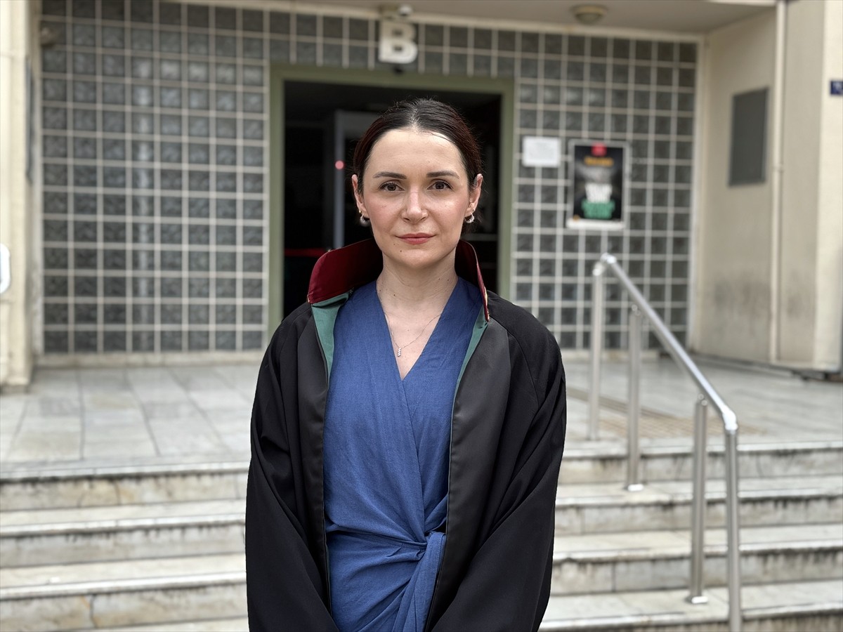 Aydın'ın Efeler ilçesinde 2 yaşındaki bebeği darbettiği gerekçesiyle gözaltına alınan bakıcı...