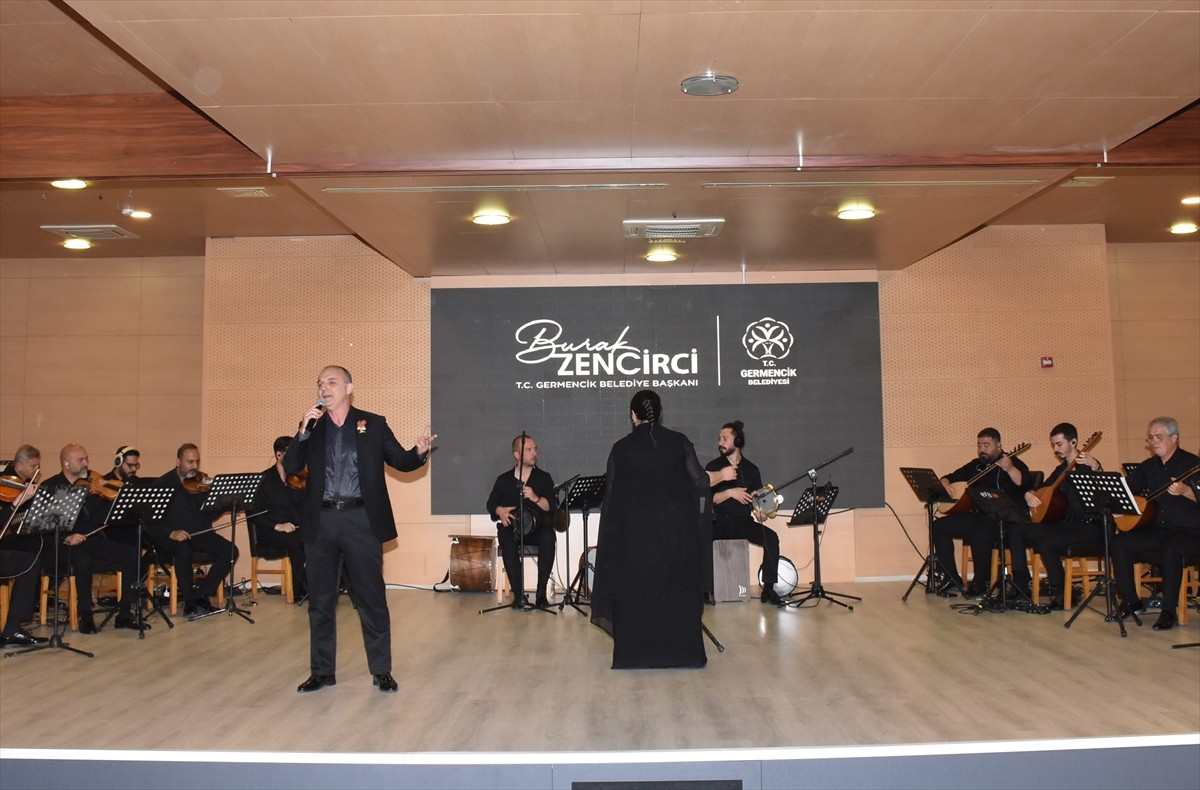 Aydın'ın Germencik ilçesinde, İzmir Devlet Türk Dünyası Dans ve Müzik Topluluğu "Anadolu'dan...