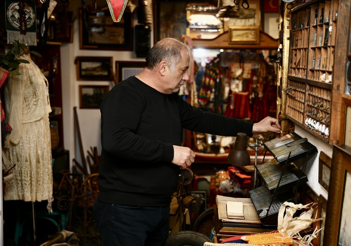 Babasının yönlendirmesiyle Giresun tarihine merak duyan Hüseyin Gazi Menteşeoğlu, 24 yılda...