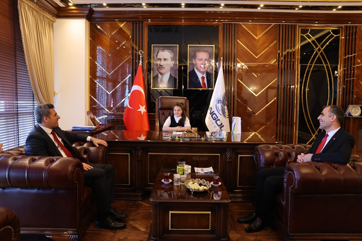 Bingöl Valisi Ahmet Hamdi Usta, 23 Nisan Ulusal Egemenlik ve Çocuk Bayramı dolayısıyla Mimar Sinan...