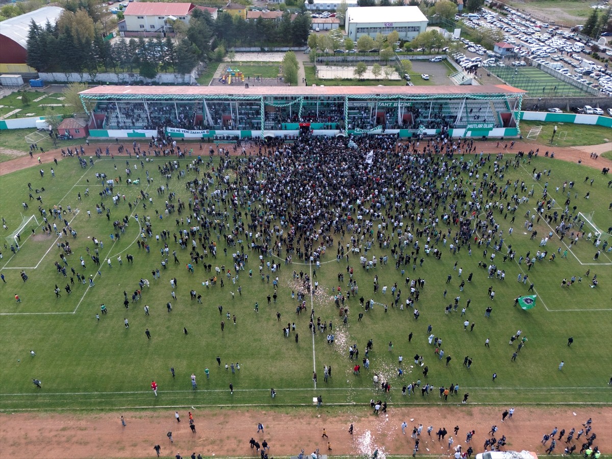 Bölgesel Amatör Ligi 1. Grup'ta ligin bitmesine bir hafta kala şampiyonluğunu ilan eden 12...