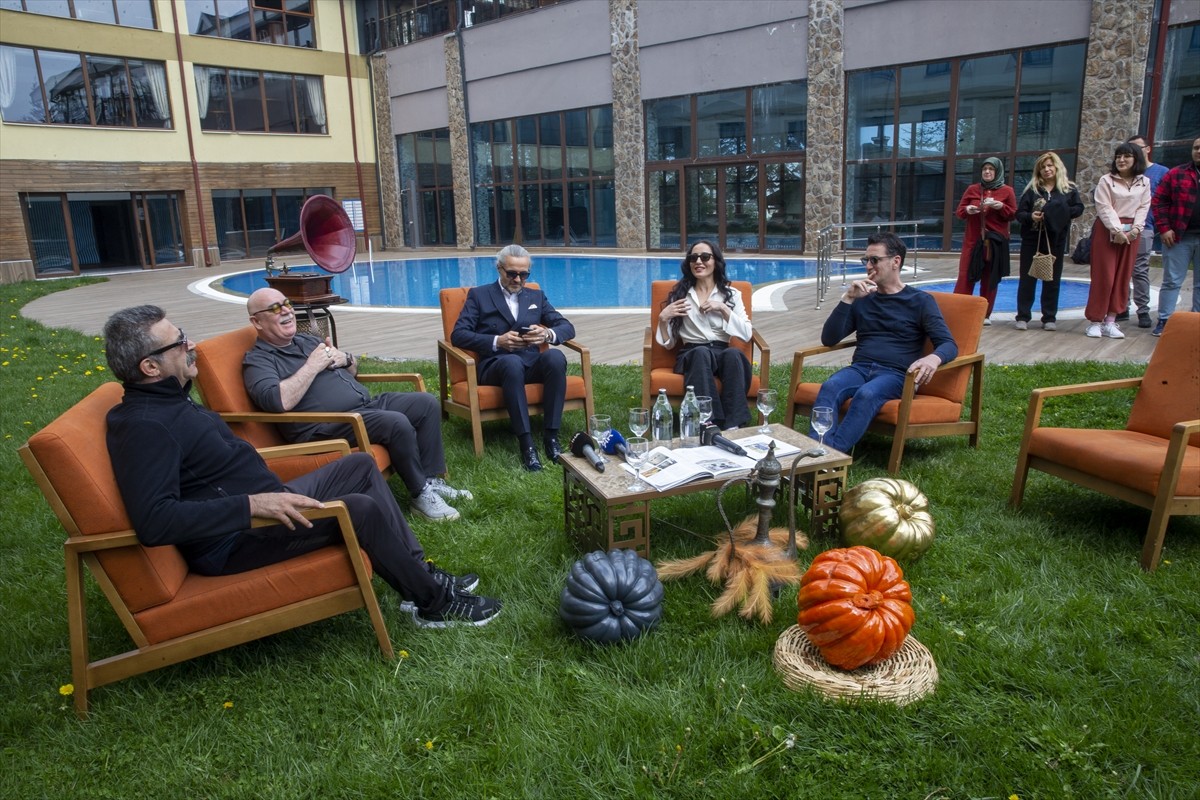 Bolu'da "Sinema ve Oyunculuk Kampı"na katılan oyuncu adayları, sinema ve tiyatronun duayen...