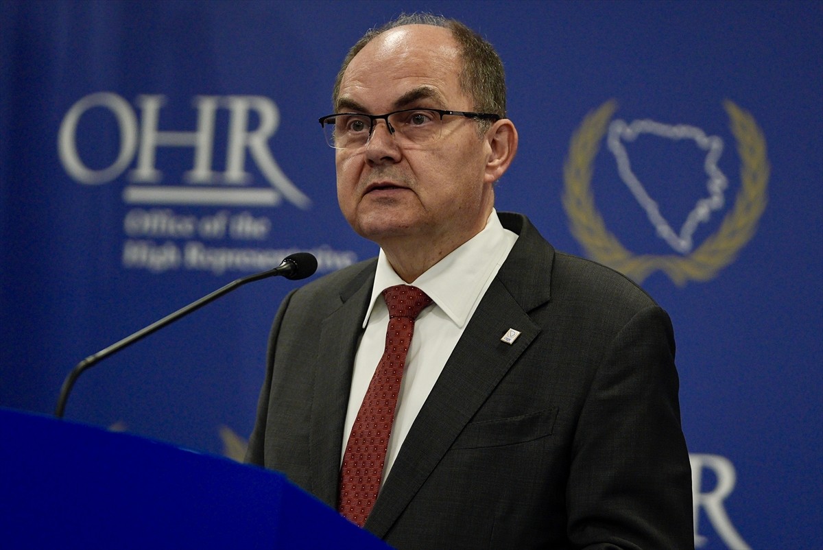 Bosna Hersek Yüksek Temsilcisi Christian Schmidt, yaptığı basın toplantısında açıklamalarda...