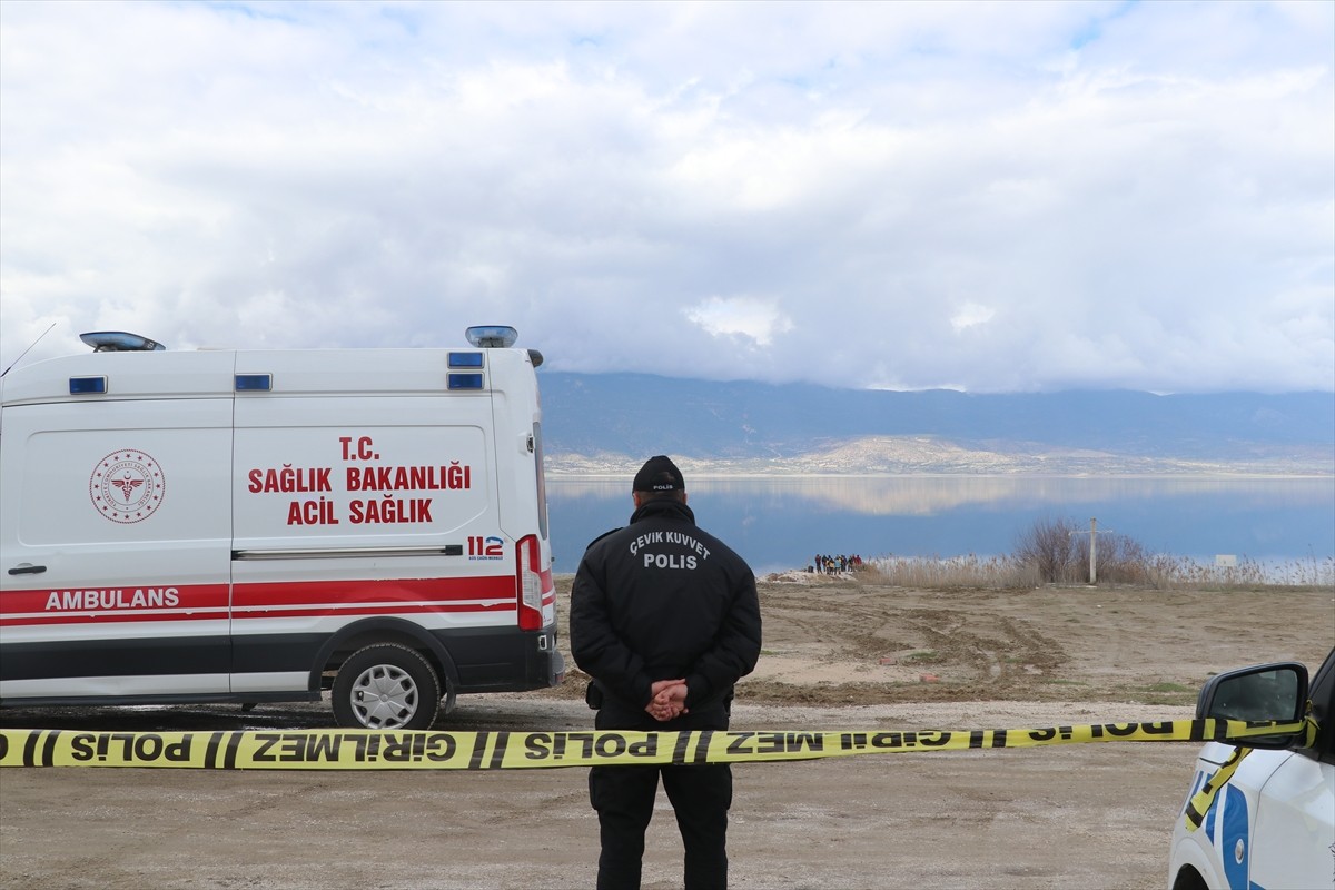 Burdur'da 4 gündür kayıp olarak aranan kişinin cansız bedeni Burdur Gölü'nde bulundu. Burdur İl...