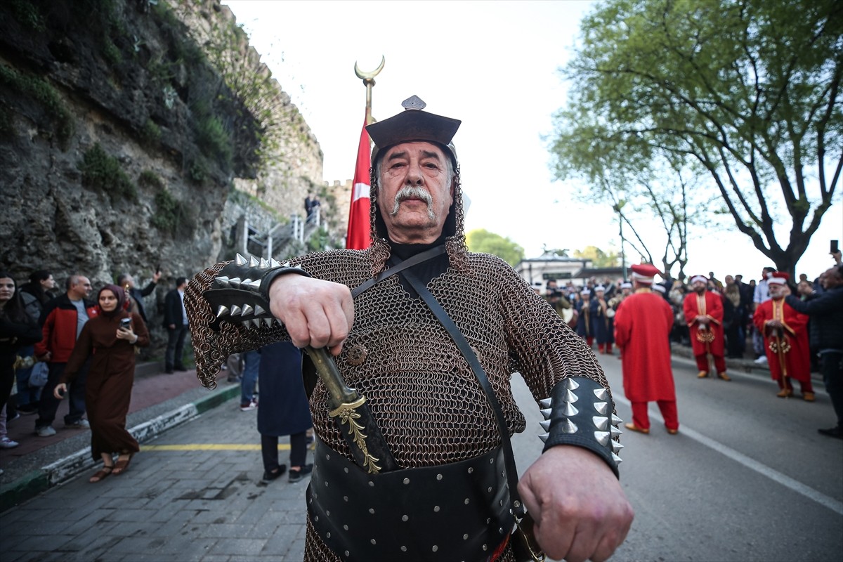 Bursa'nın fethinin 699'uncu yıl dönümü dolayısıyla bu yıl 20'ncisi düzenlenen Osman Gazi'yi Anma...