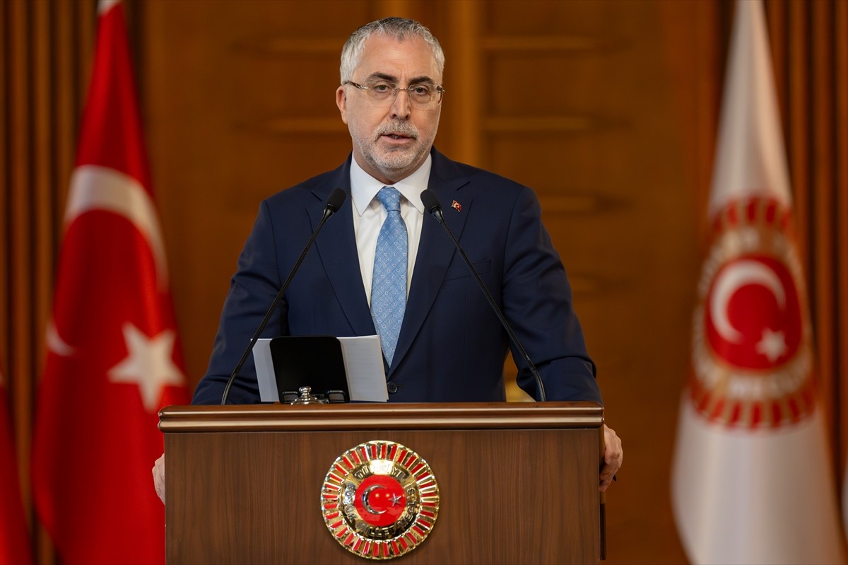 Çalışma ve Sosyal Güvenlik Bakanı Vedat Işıkhan, TBMM Başkanı Numan Kurtulmuş'un ev sahipliğinde...