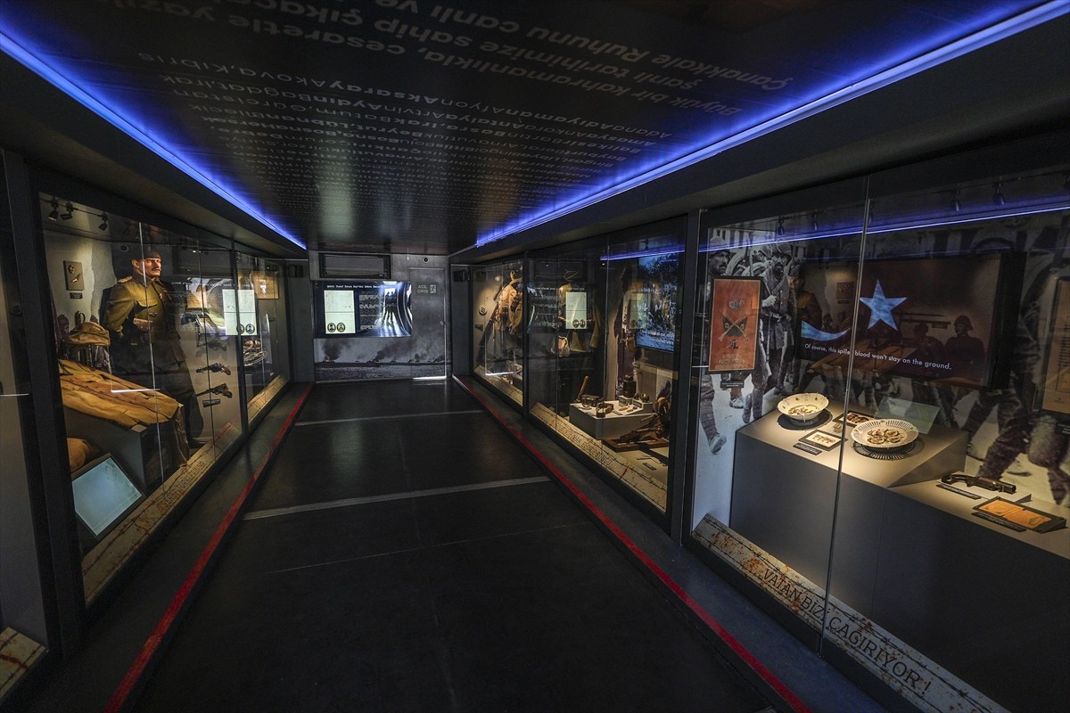 Çanakkale Savaşları'ndan kalma objelerin yer aldığı ve dijital gösterilerin sunulduğu "Çanakkale...