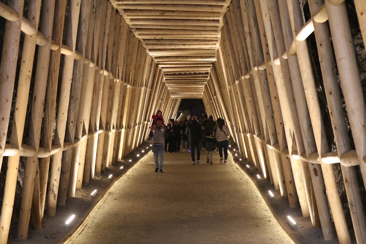 Çankırı'da Hititler döneminden beri tuz elde edilen ve "Yer Altı Tuz Şehri" olarak adlandırılan...