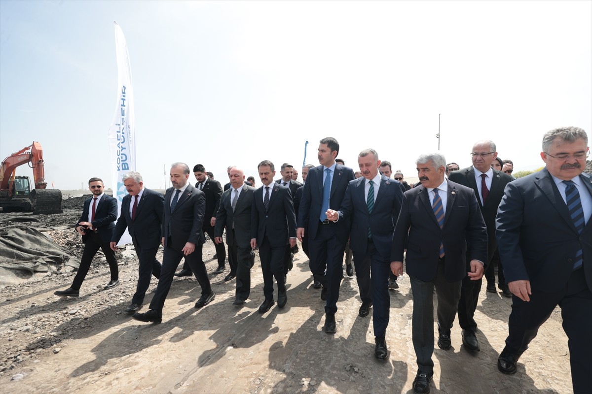 Çevre, Şehircilik ve İklim Değişikliği Bakanı Murat Kurum, Kocaeli Büyükşehir Belediyesi ile İzmit...