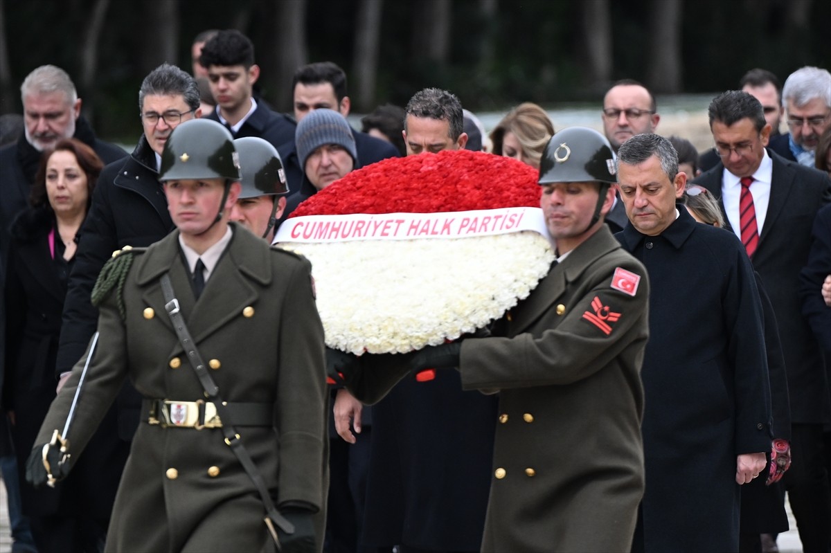 CHP Genel Başkanı Özgür Özel, 21. Olağanüstü Kurultay'da seçilen Parti Meclisi (PM), Yüksek...