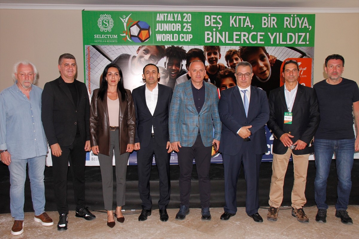 Çocuk futbolunun önemli organizasyonlarından Selectum Junior World Cup Antalya'nın (JWCA) ikincisi...
