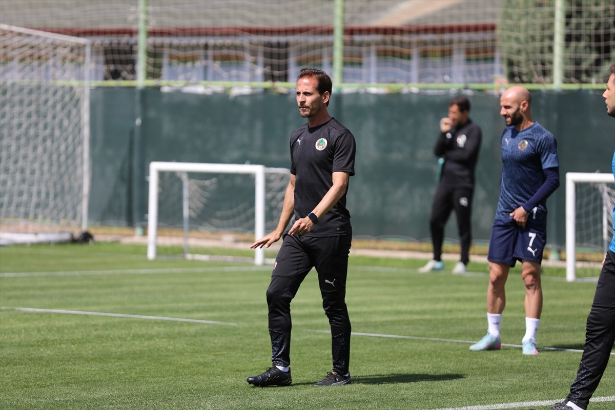 Corendon Alanyaspor, Trendyol Süper Lig'in 33. haftasında deplasmanda Trabzonspor ile oynayacağı...